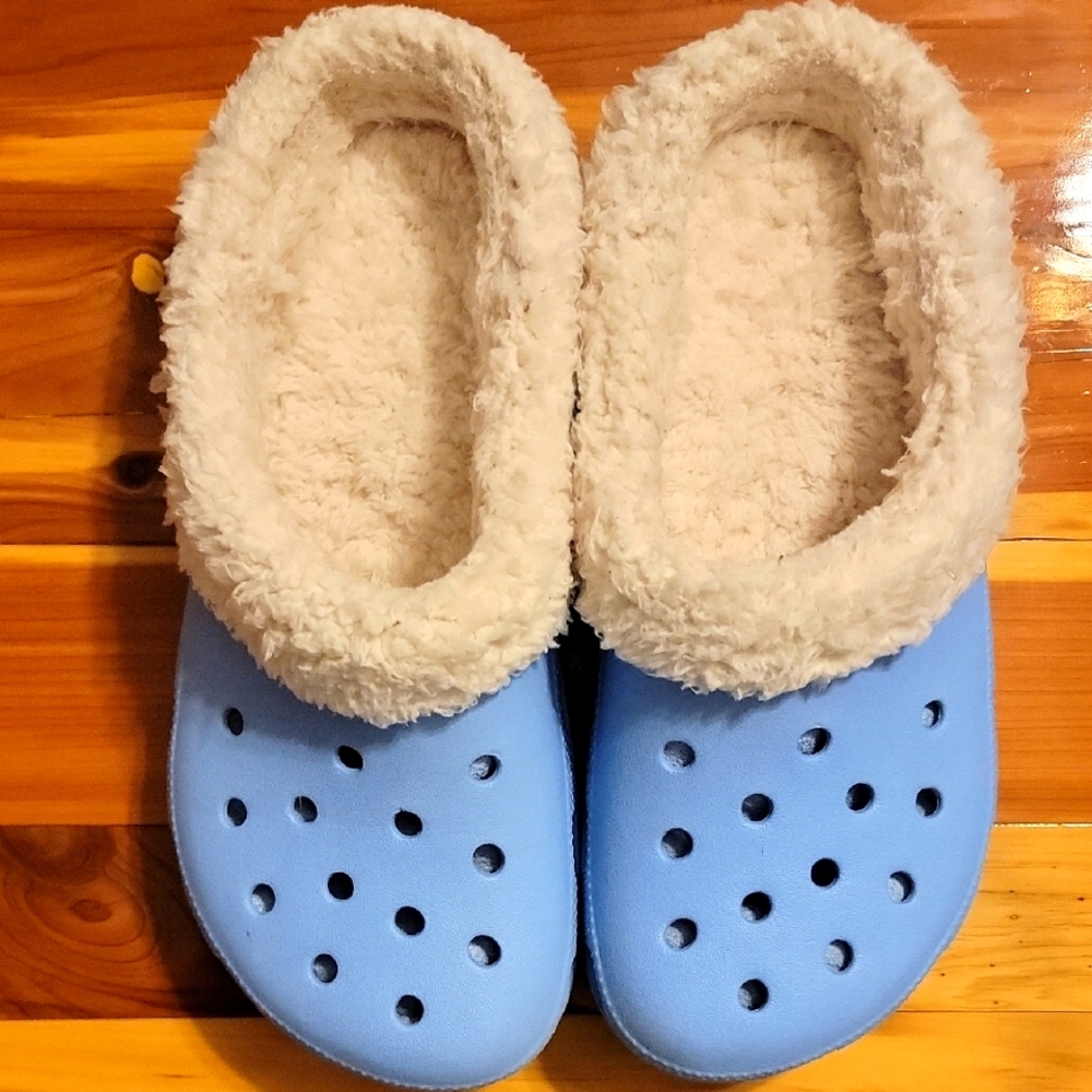 CROCS Classic BlitzenIV Cozy Blue Fleece-Lined Clogs
